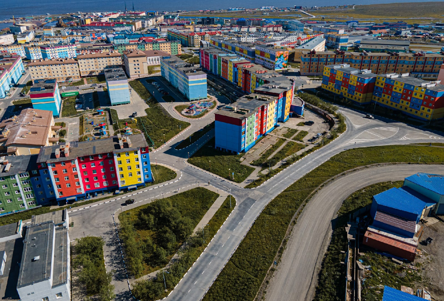 На Чукотке благодаря нацпроекту обновляют дороги городского округа Анадырь